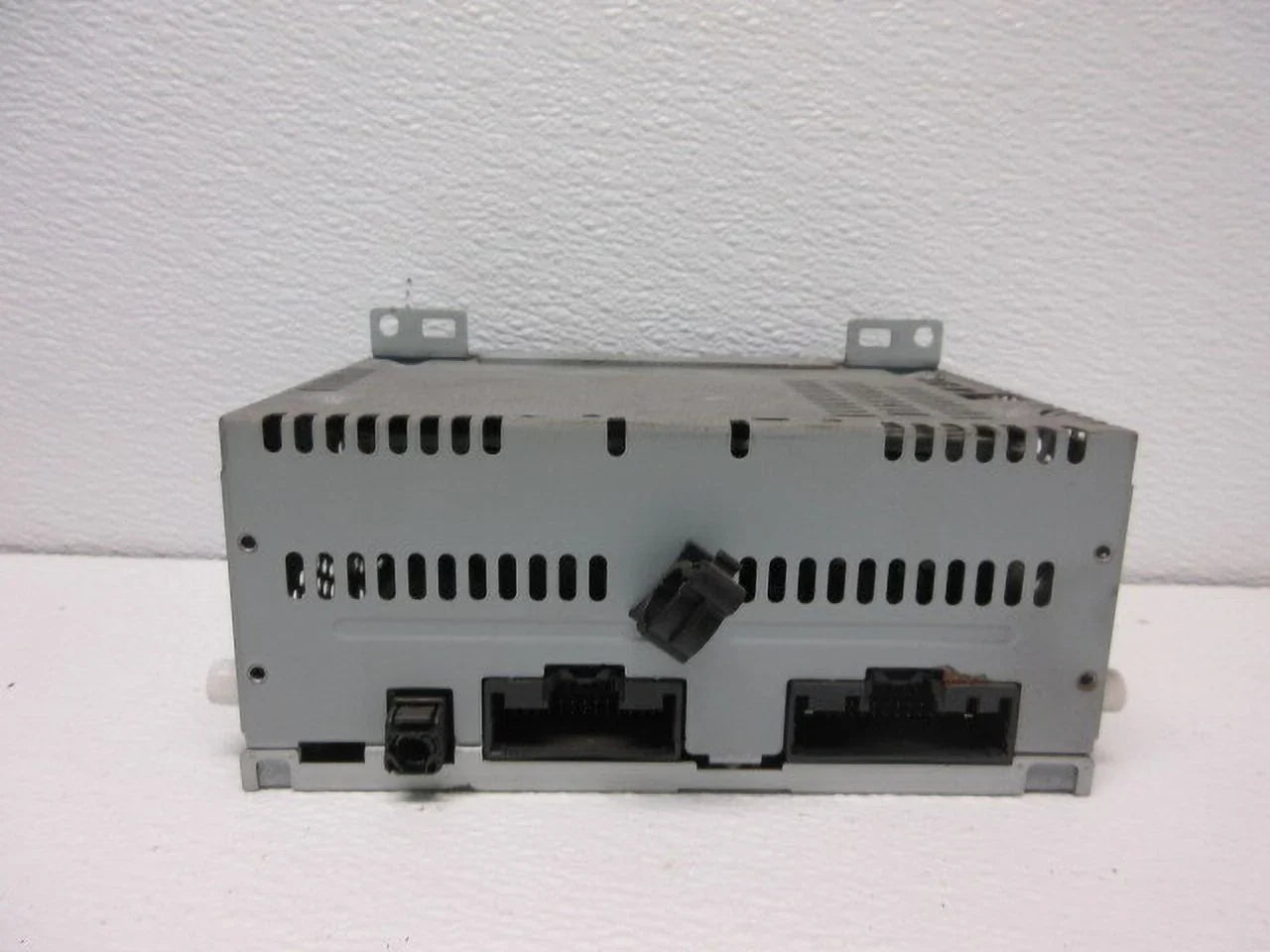 Pre-Owned 2017-2019 Ford Transit 150 250 350 AM FM CD MP3 Radio Receiver OEM LKQ (Good)