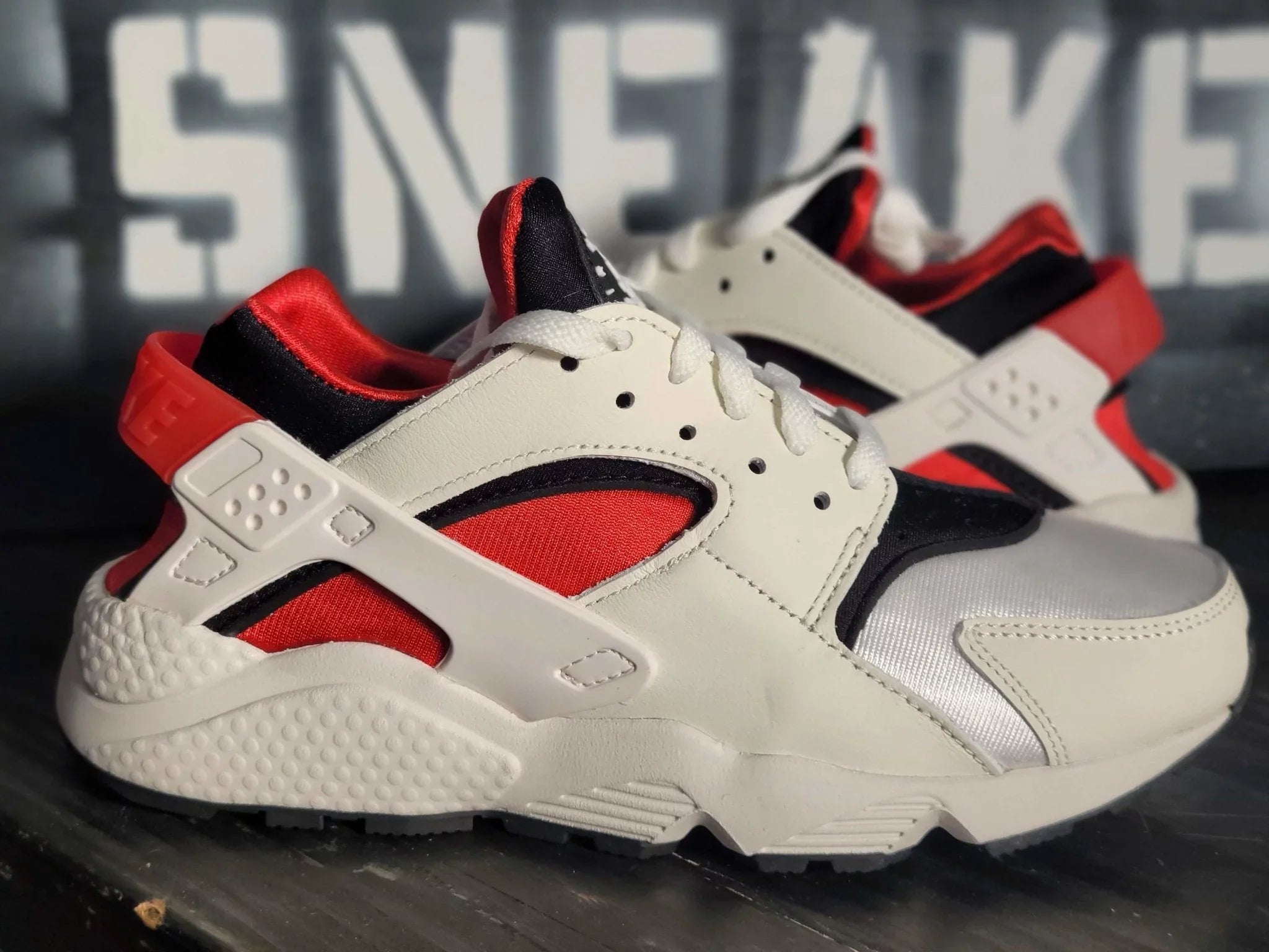 Nike Air Huarache White/Red Running Shoes DH4439-103 Women 7.5