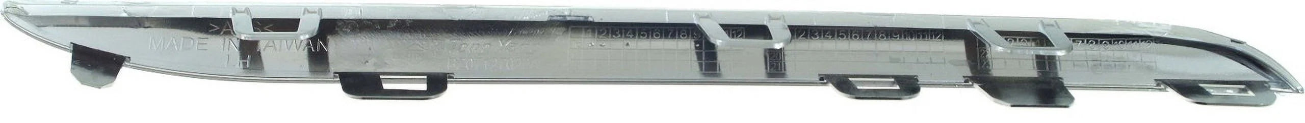 C300 15-18/C400 15-15 GRILLE MOLDING LOWER LH, Chrome, w/o Luxury Package, Sedan - CAPA