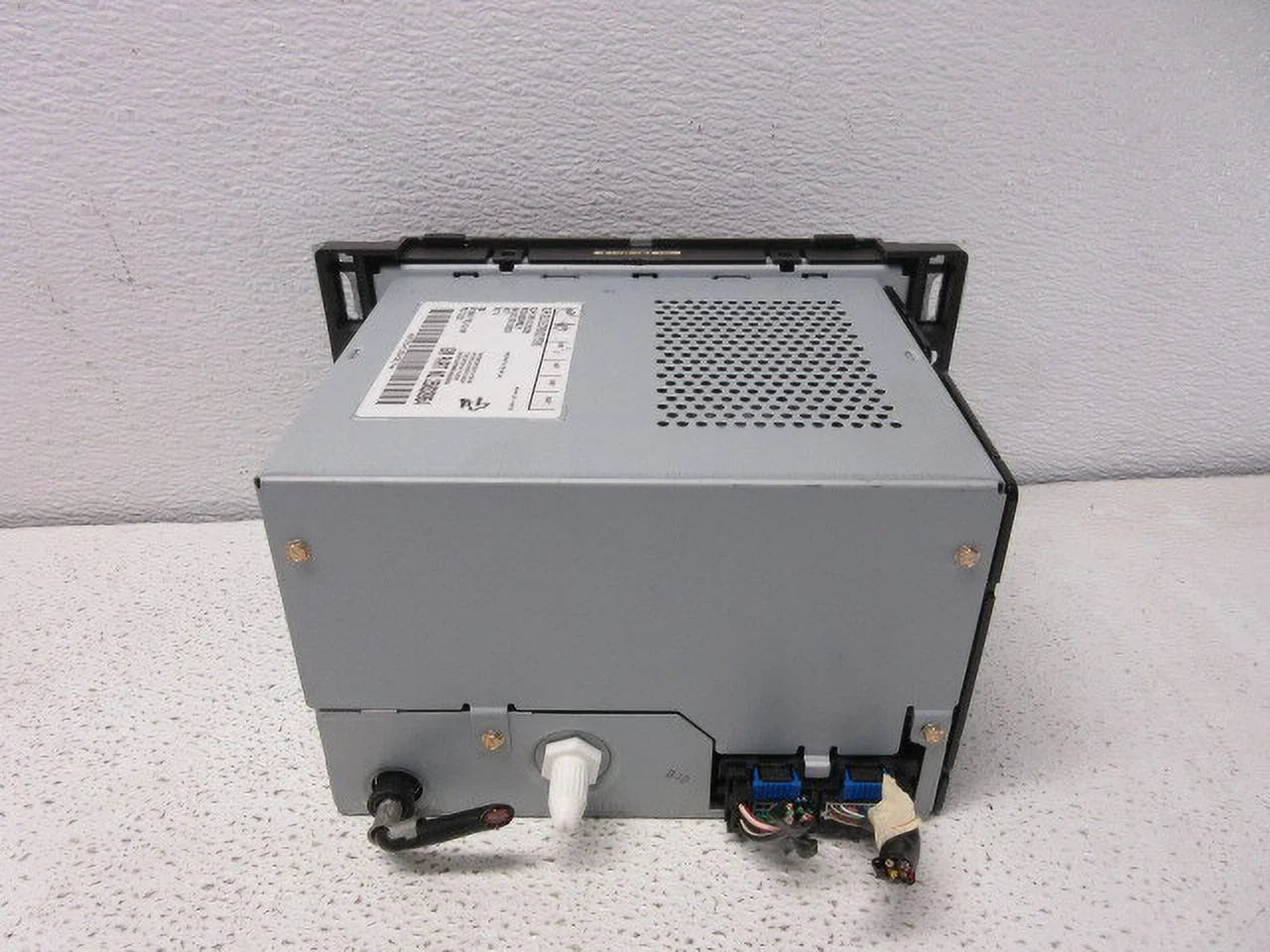 Pre-Owned 09 2009 Saturn Aura AM FM CD Mp3 Radio Receiver 25833954 OEM LKQ (Good)