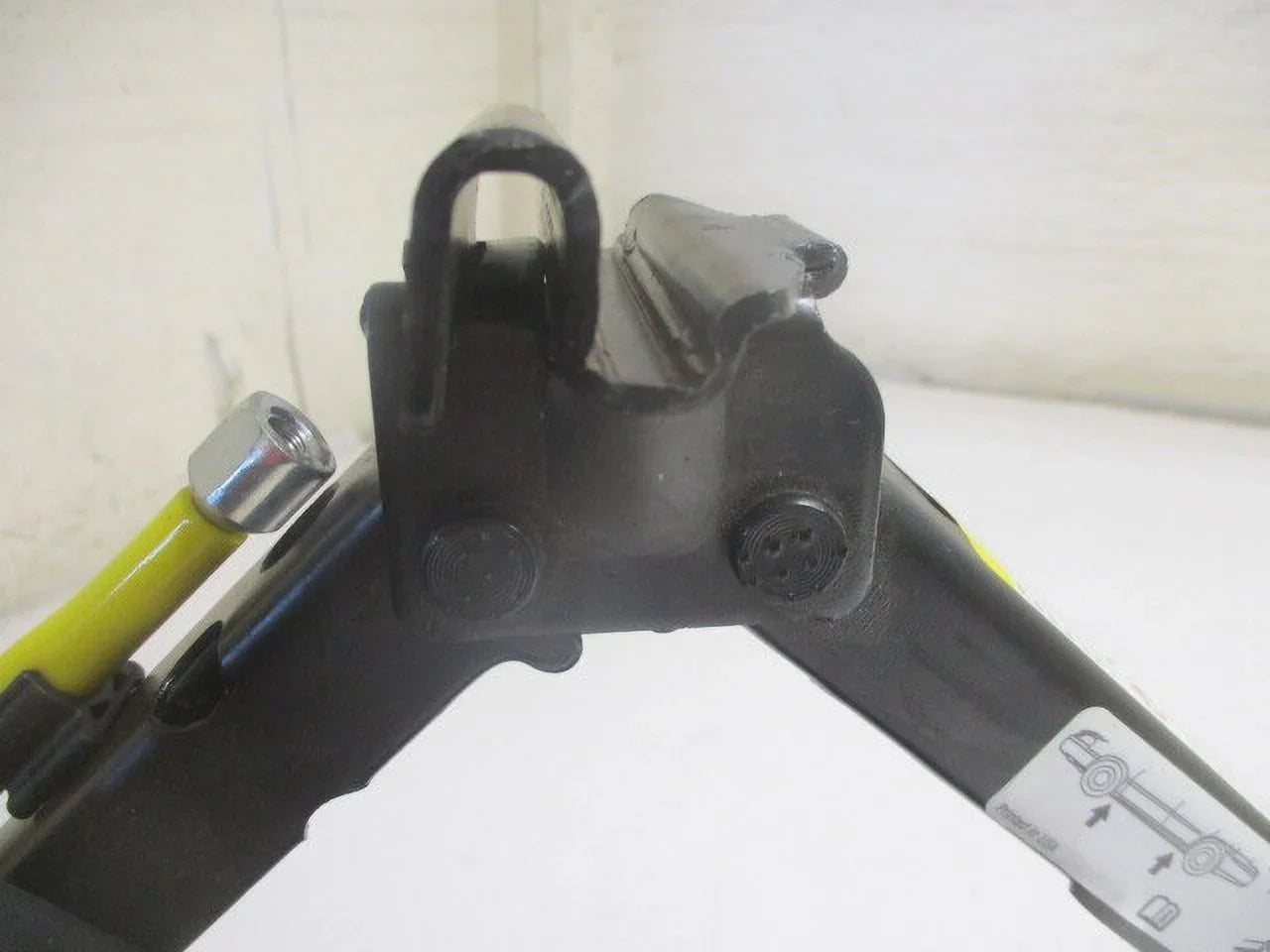 Pre-Owned 07 08 09 Saturn Aura Wheel Tire Jack Assembly w/Tool OEM LKQ (Good)